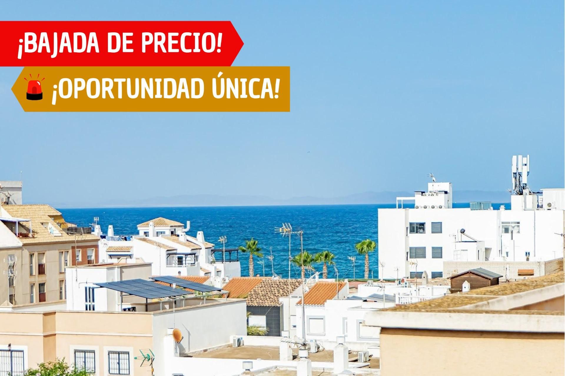 Vista exterior de Casa o xalet en venda en Roquetas de Mar amb Terrassa i Moblat