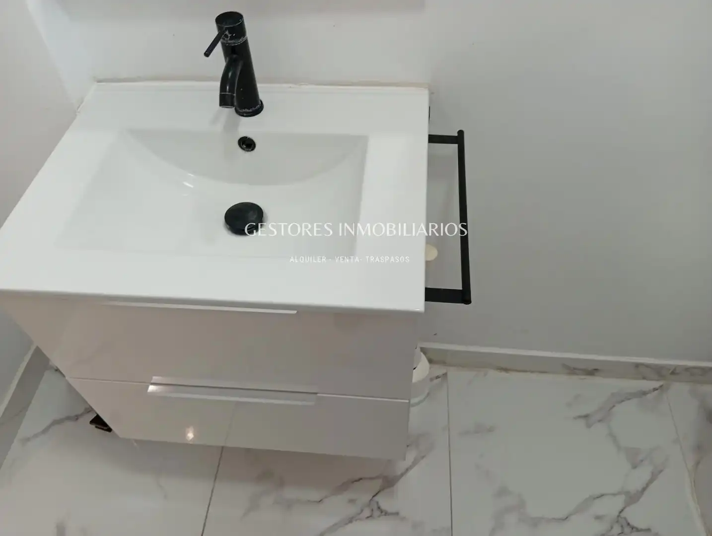 Baño de Piso en venta en Alcoy / Alcoi con Amueblado