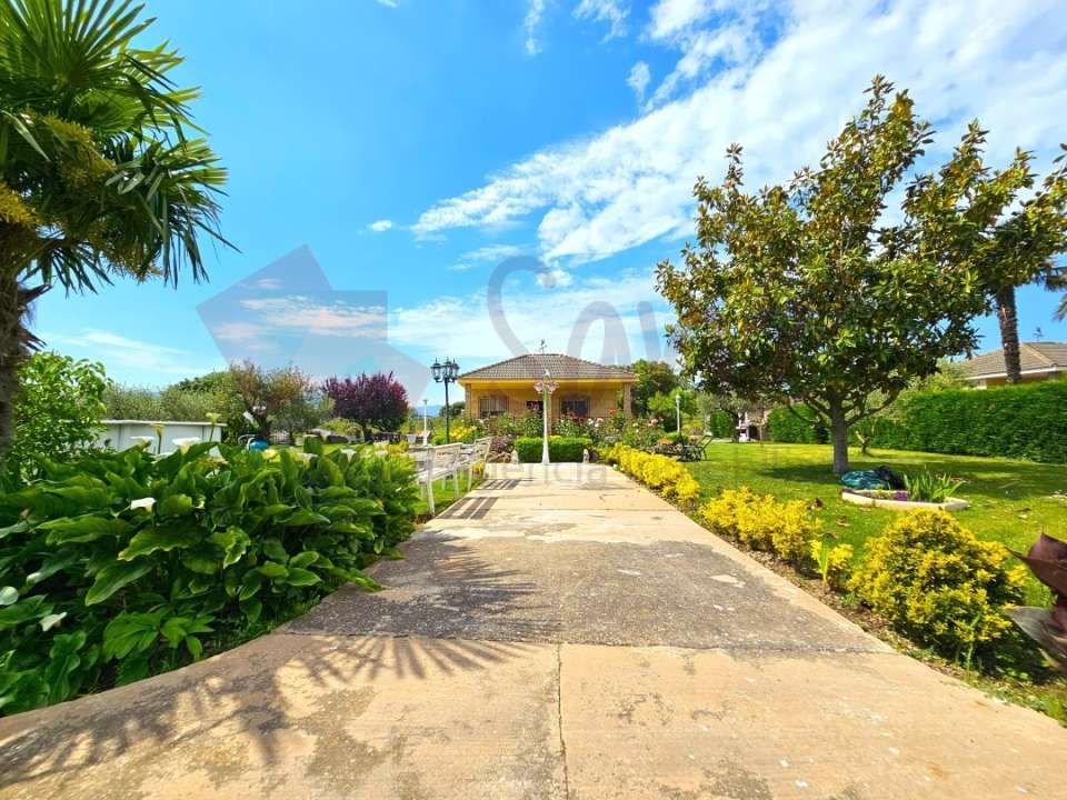 Vista exterior de Casa o xalet en venda en Entrena amb Calefacció, Jardí privat i Terrassa