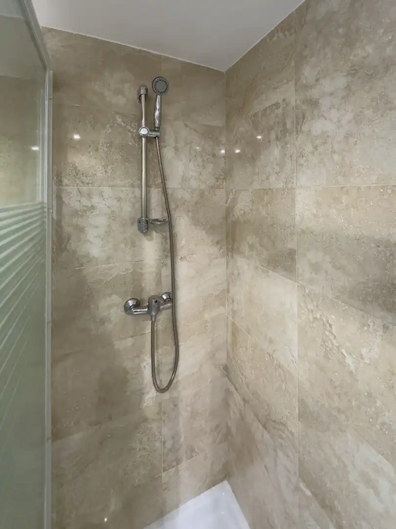 Bathroom of Apartments for rent in Madrid  with Air Conditioner, Heating and Furnished