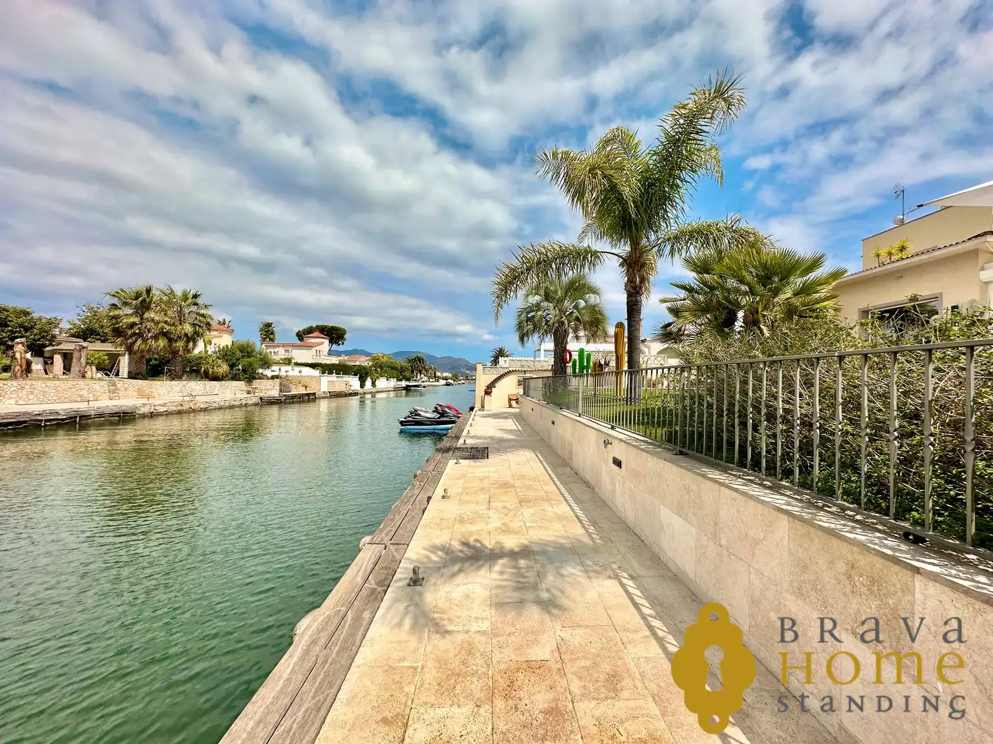 Exterior view of Houses for sale in Empuriabrava  with Air Conditioner, Heating and Private garden