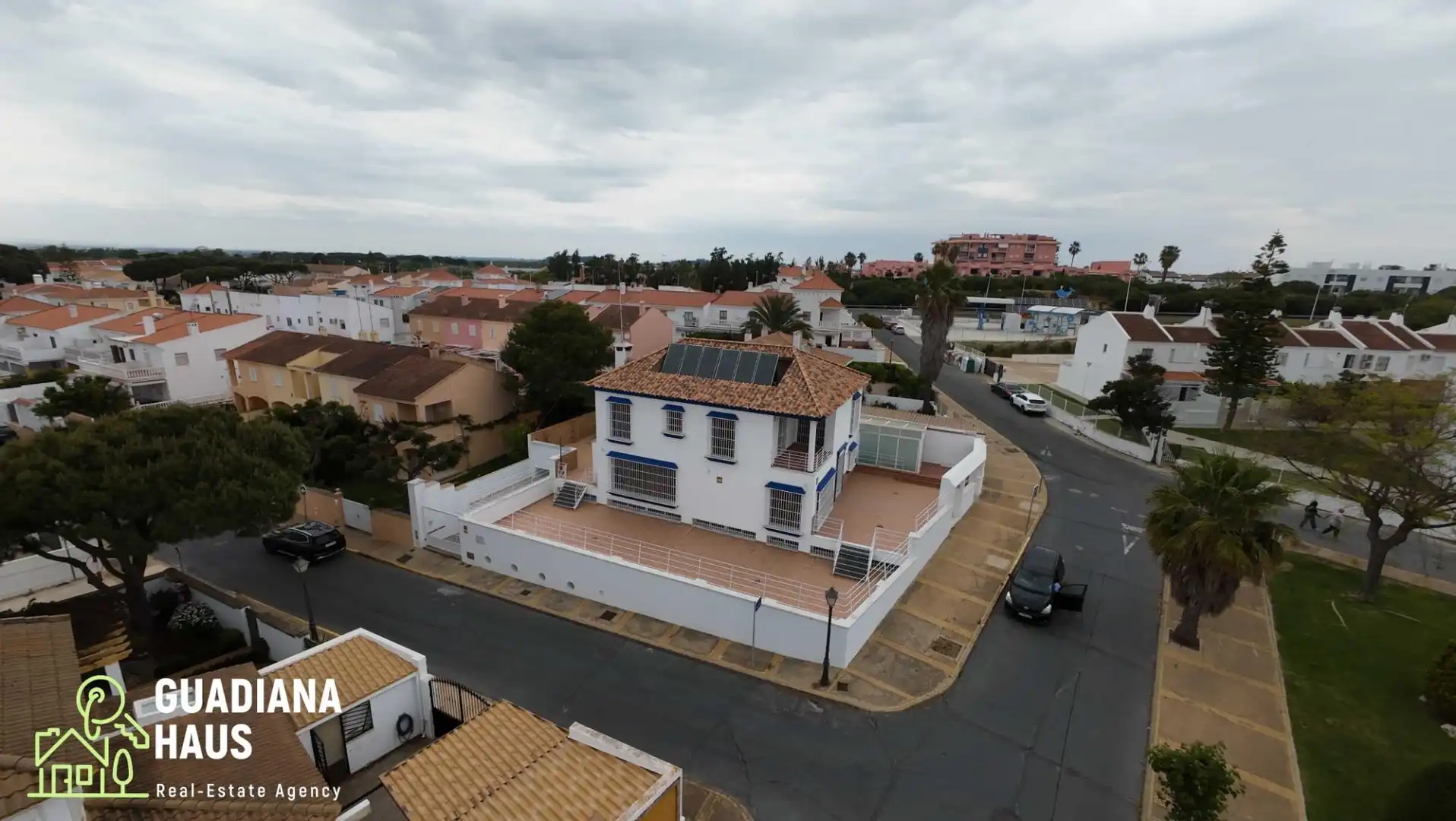 Vista exterior de Casa o chalet en venta en Islantilla con Terraza, Trastero y Piscina