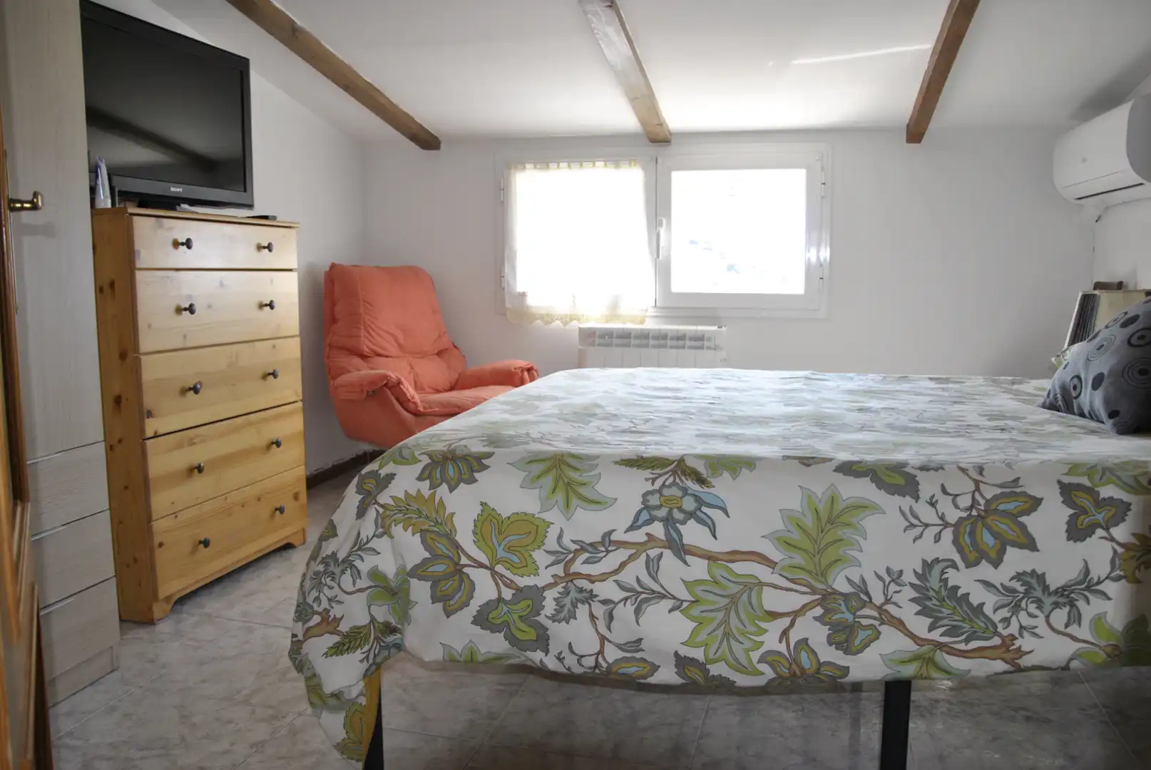 Schlafzimmer von Wohnung zum Verkauf in Arroyomolinos de la Vera mit Klimaanlage, Heizung und Möbliert