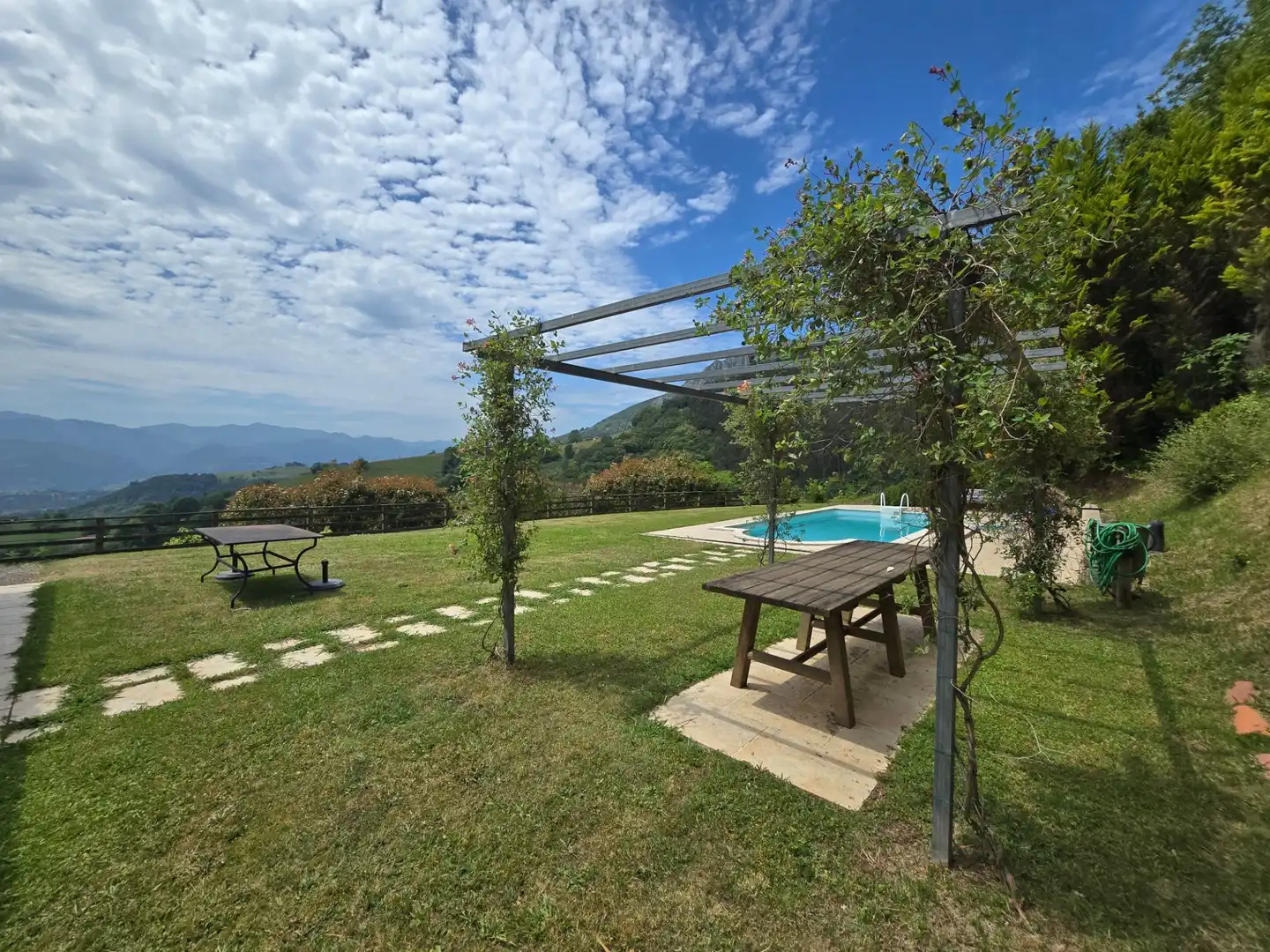Casa amb piscina en venda a Parres, imagen 3
