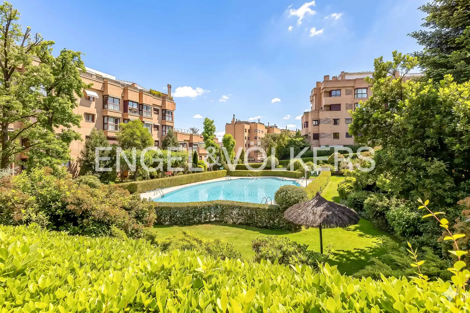 Vista exterior de Dúplex en venta en  Madrid Capital con Aire acondicionado, Calefacción y Trastero