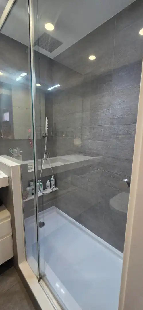 Badezimmer von Wohnung zum Verkauf in Sant Adrià de Besòs mit Klimaanlage, Heizung und Parkett