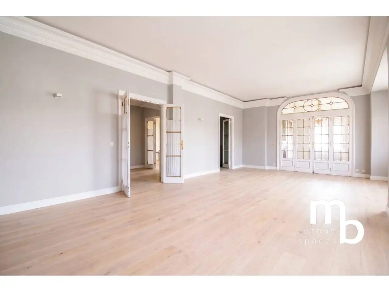 Flat with lift for sale in Calle General Pardiñas