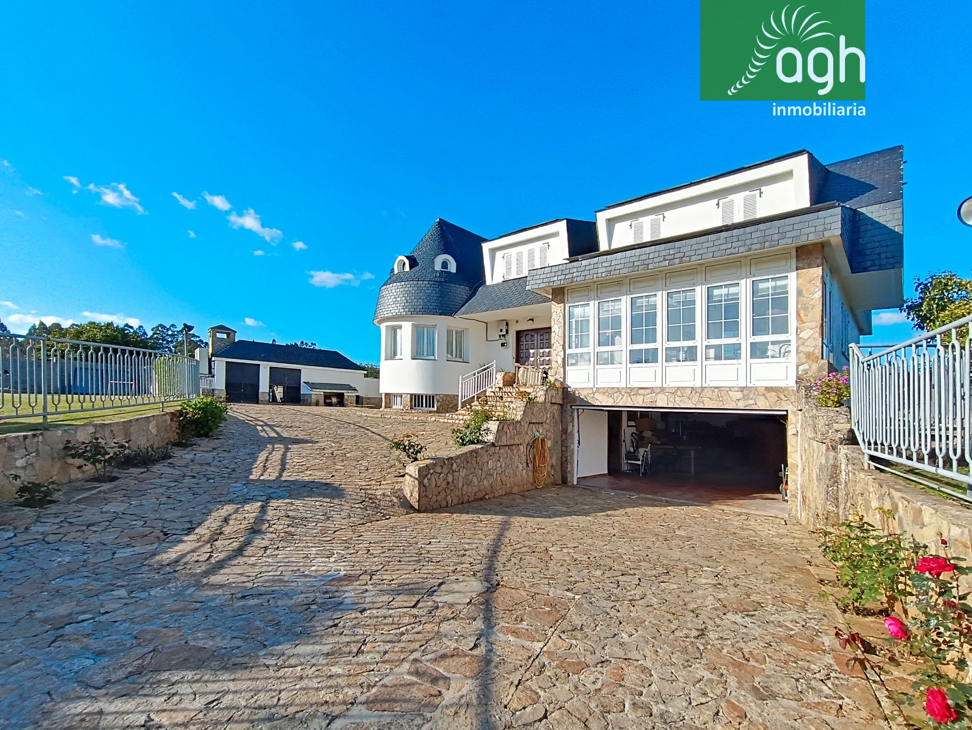 Vista exterior de Casa o xalet en venda en Sada (A Coruña) amb Calefacció, Jardí privat i Parquet