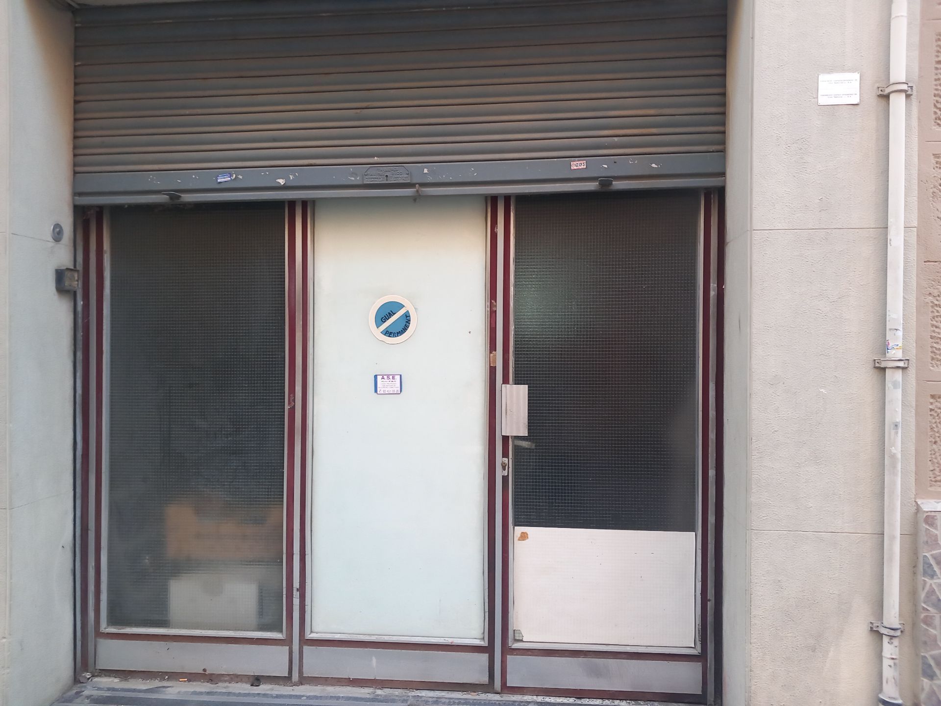 Vista exterior de Local en venda en L'Hospitalet de Llobregat