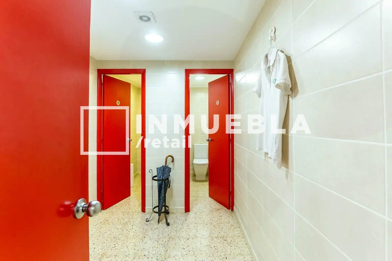 Baño de Local en venta en Barcelona con Aire acondicionado, Terraza y Alarma