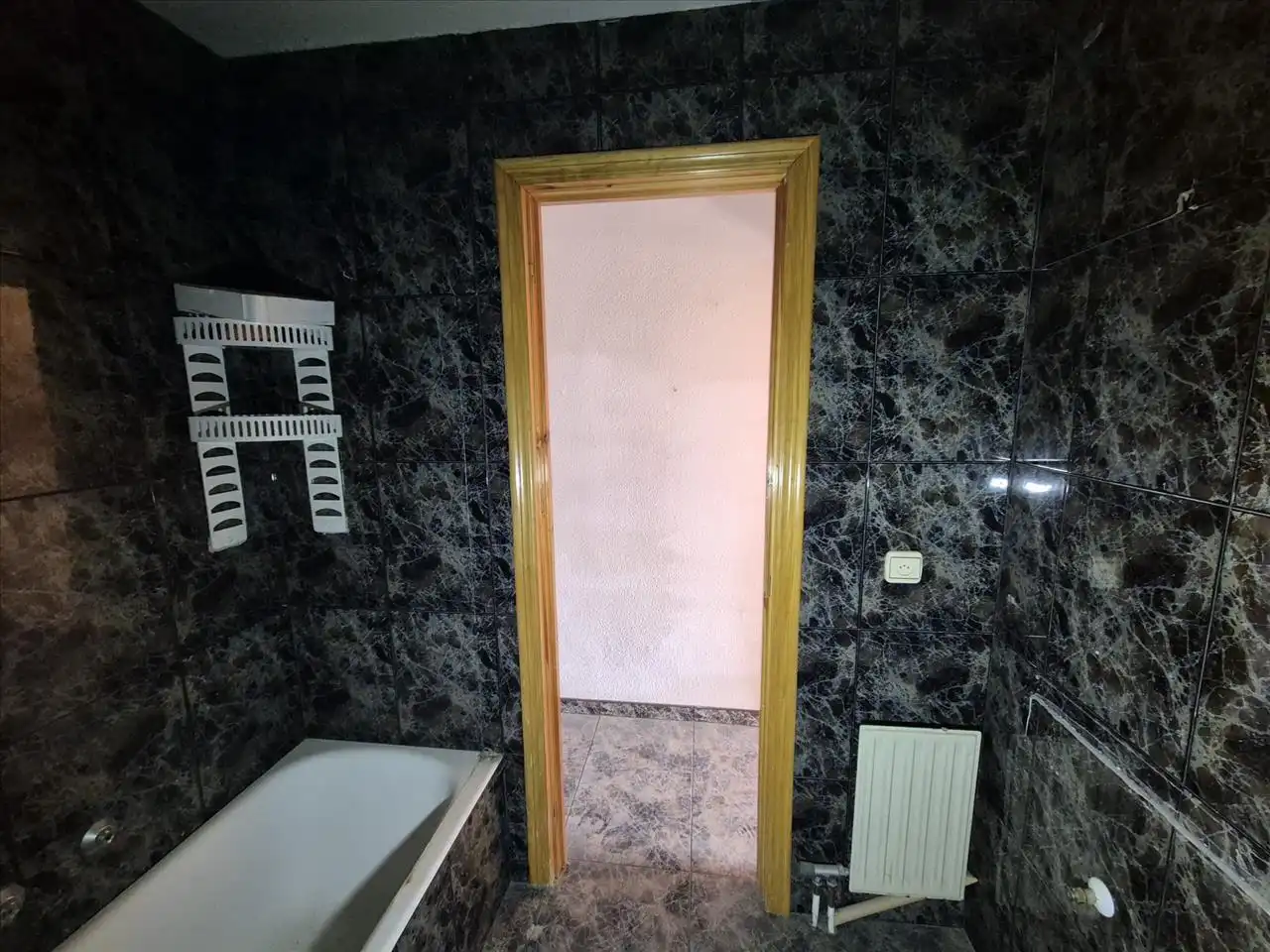 Baño de Piso en venta en Baza con Calefacción