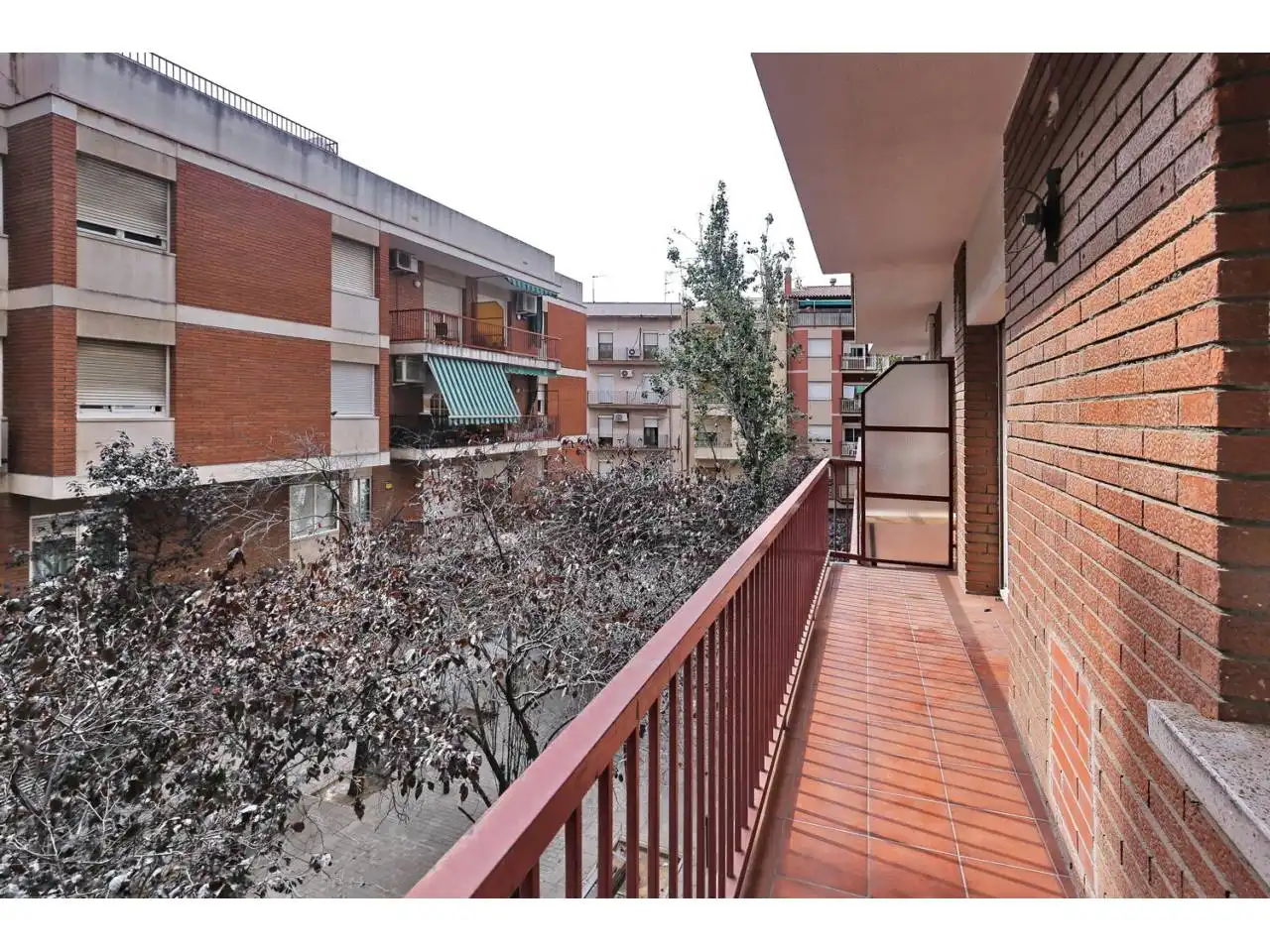 Piso con terraza en venta en Nou Barris, imagen 2