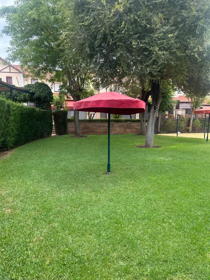 Jardí de Pis de lloguer en Dos Hermanas amb Aire condicionat, Moblat i Es permeten mascotes