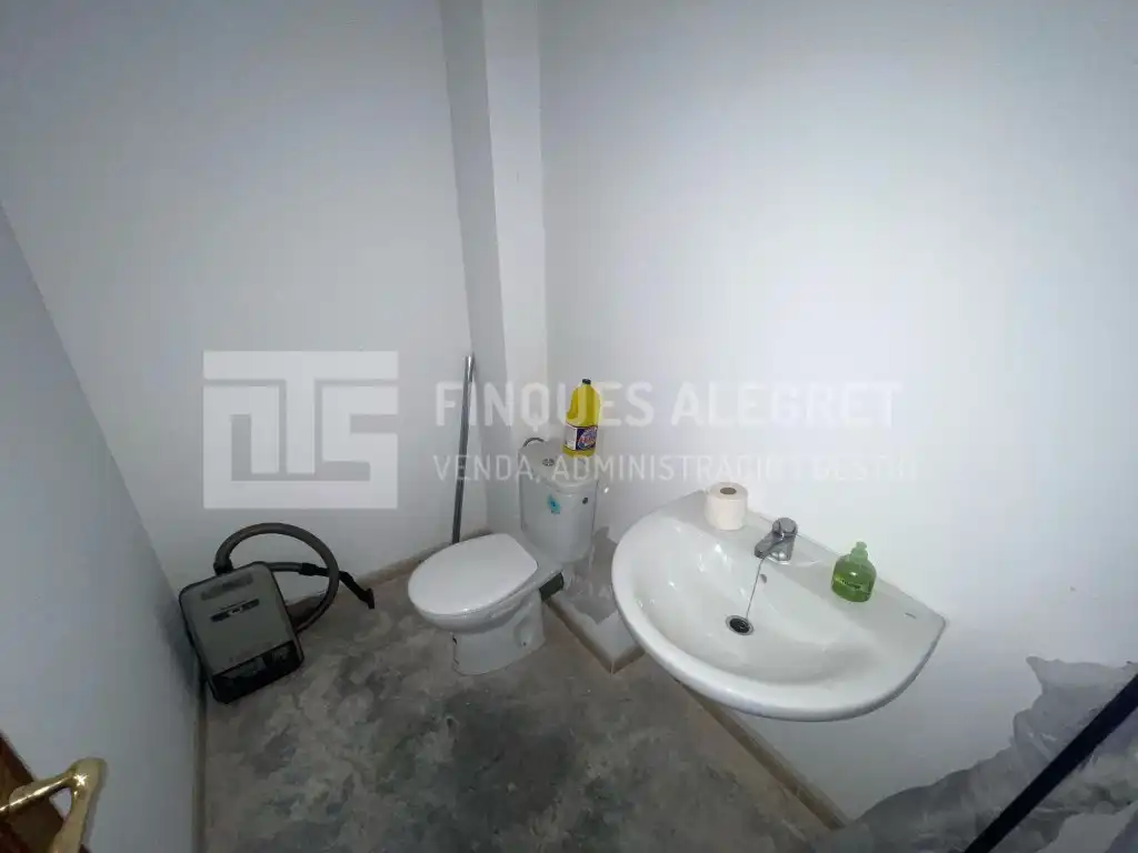 Bathroom of Garage for sale in La Pobla de Segur