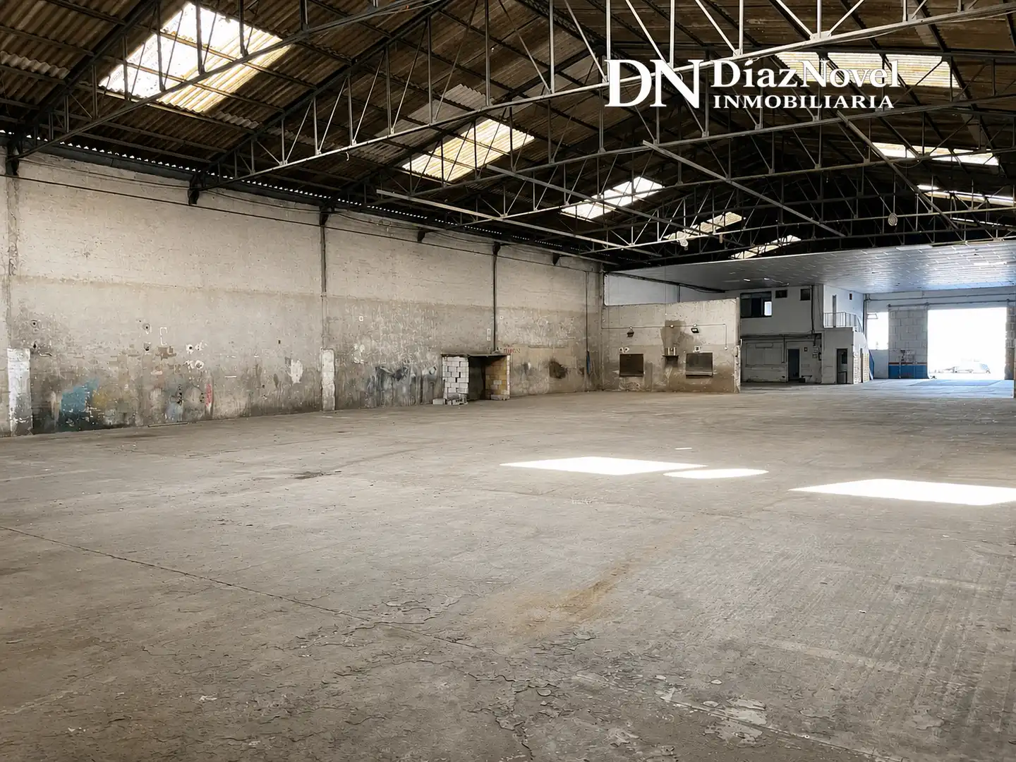 Vista exterior de Nave industrial de alquiler en Málaga con Alarma