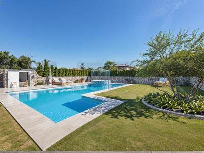 Jardí de Casa o xalet en venda en Valdemorillo amb Aire condicionat, Terrassa i Piscina