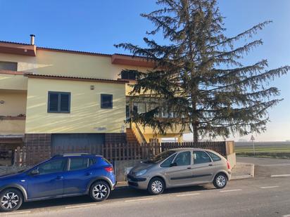 Exterior view of Single-family semi-detached for sale in Vilanova de Bellpuig  with Air Conditioner, Private garden and Storage room