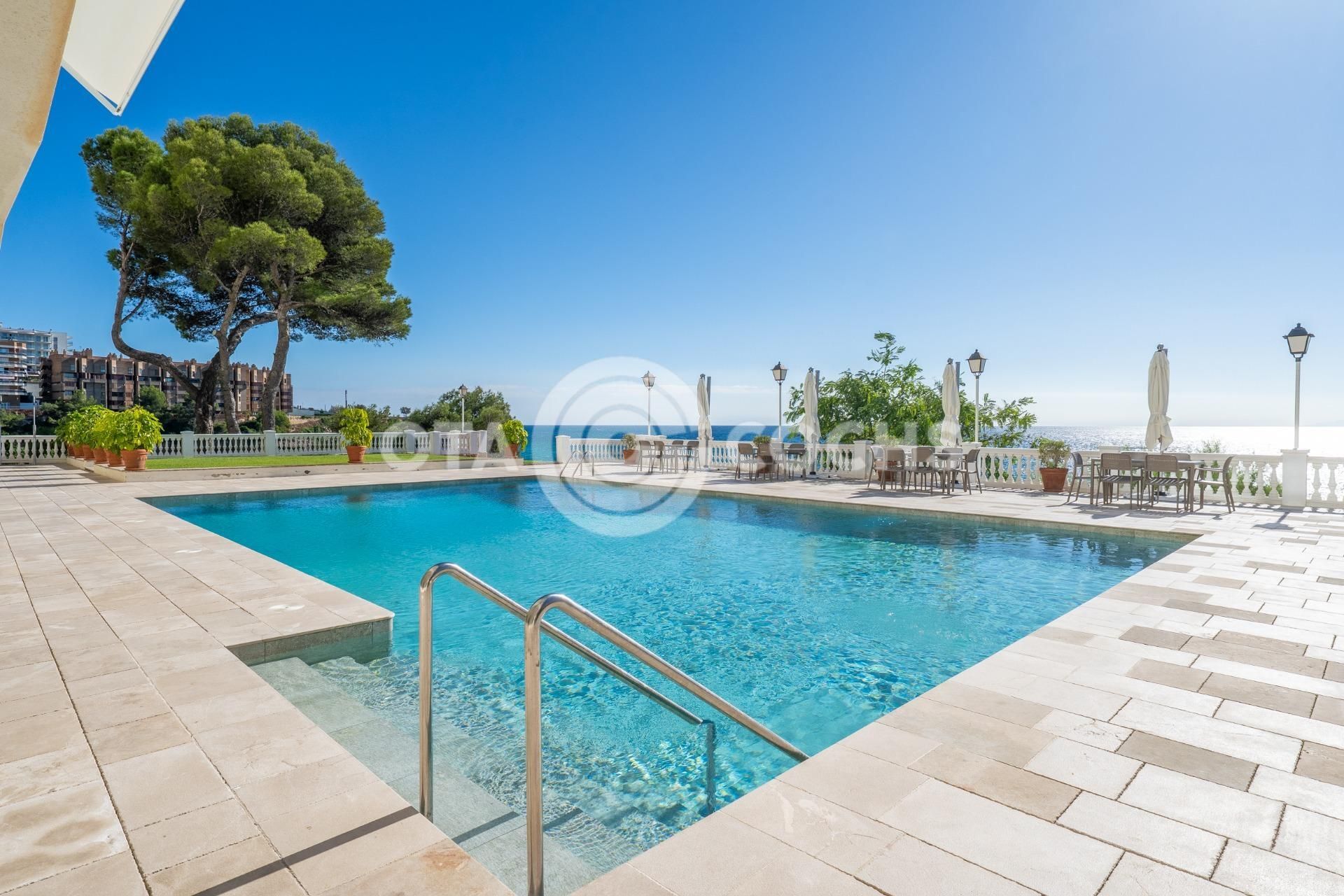 Piscina de Pis en venda en Salou amb Aire condicionat, Calefacció i Jardí privat