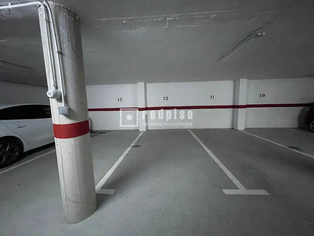 Garaje de alquiler en de Alonso Zamora Vicente, Opañel, Carabanchel