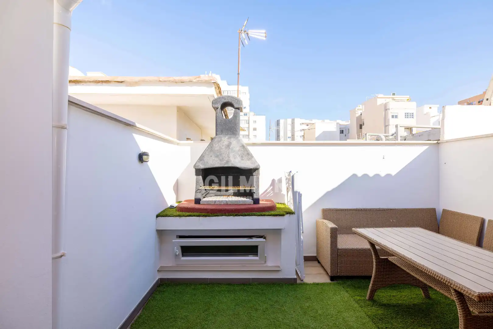 Terrasse von Einfamilien-Reihenhaus zum Verkauf in Fuengirola mit Heizung