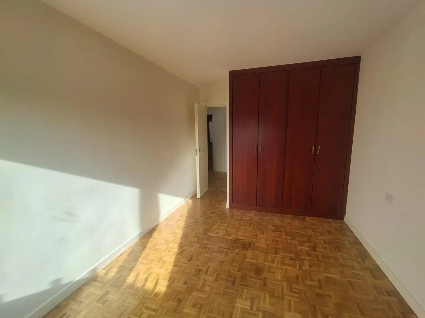 Bedroom of Flat for rent in Valladolid  with Air Conditioner, Heating and Parquet flooring