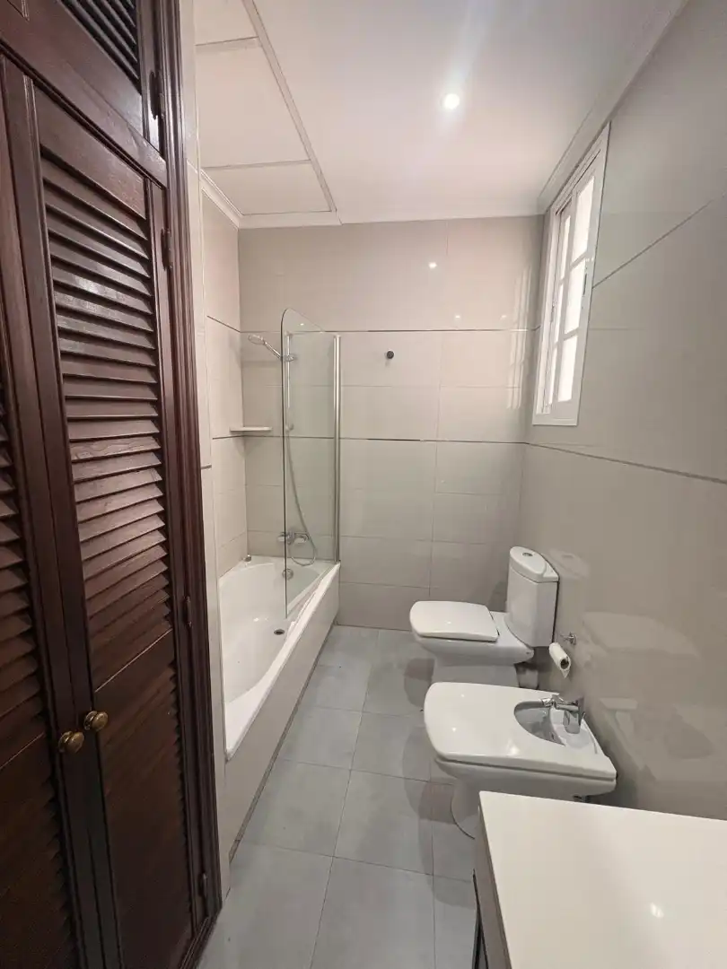 Bathroom of Flat for sale in Córdoba  with Air Conditioner, Heating and Balcony
