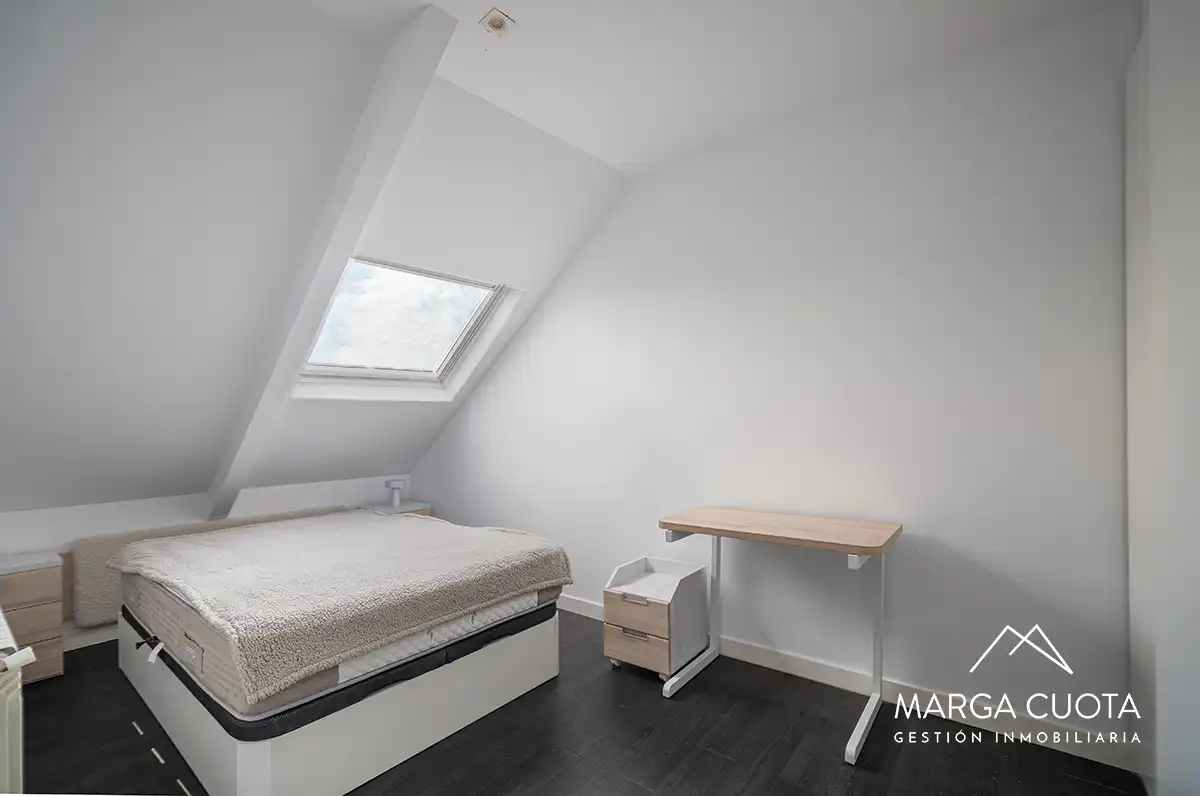 Schlafzimmer von Dachboden zur Miete in Pozuelo de Alarcón mit Klimaanlage, Heizung und Möbliert