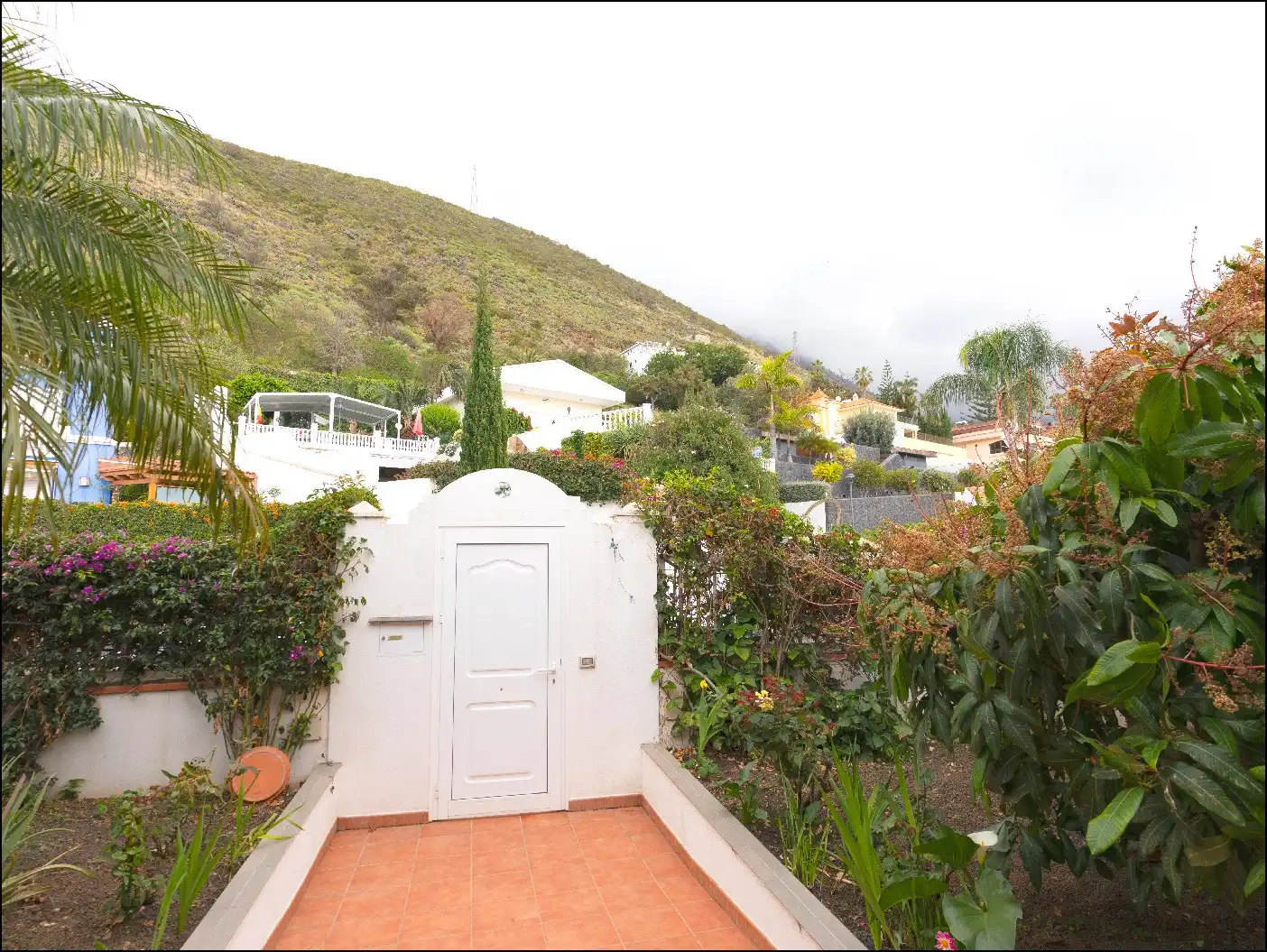 Vista exterior de Casa o xalet en venda en La Orotava amb Jardí privat, Terrassa i Traster