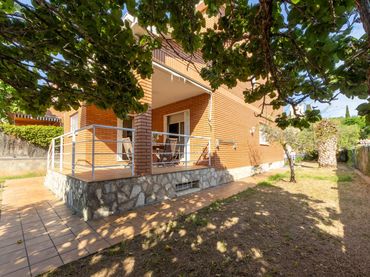 Detached house with balcony for sale in Carrer d'Isaac Albéniz