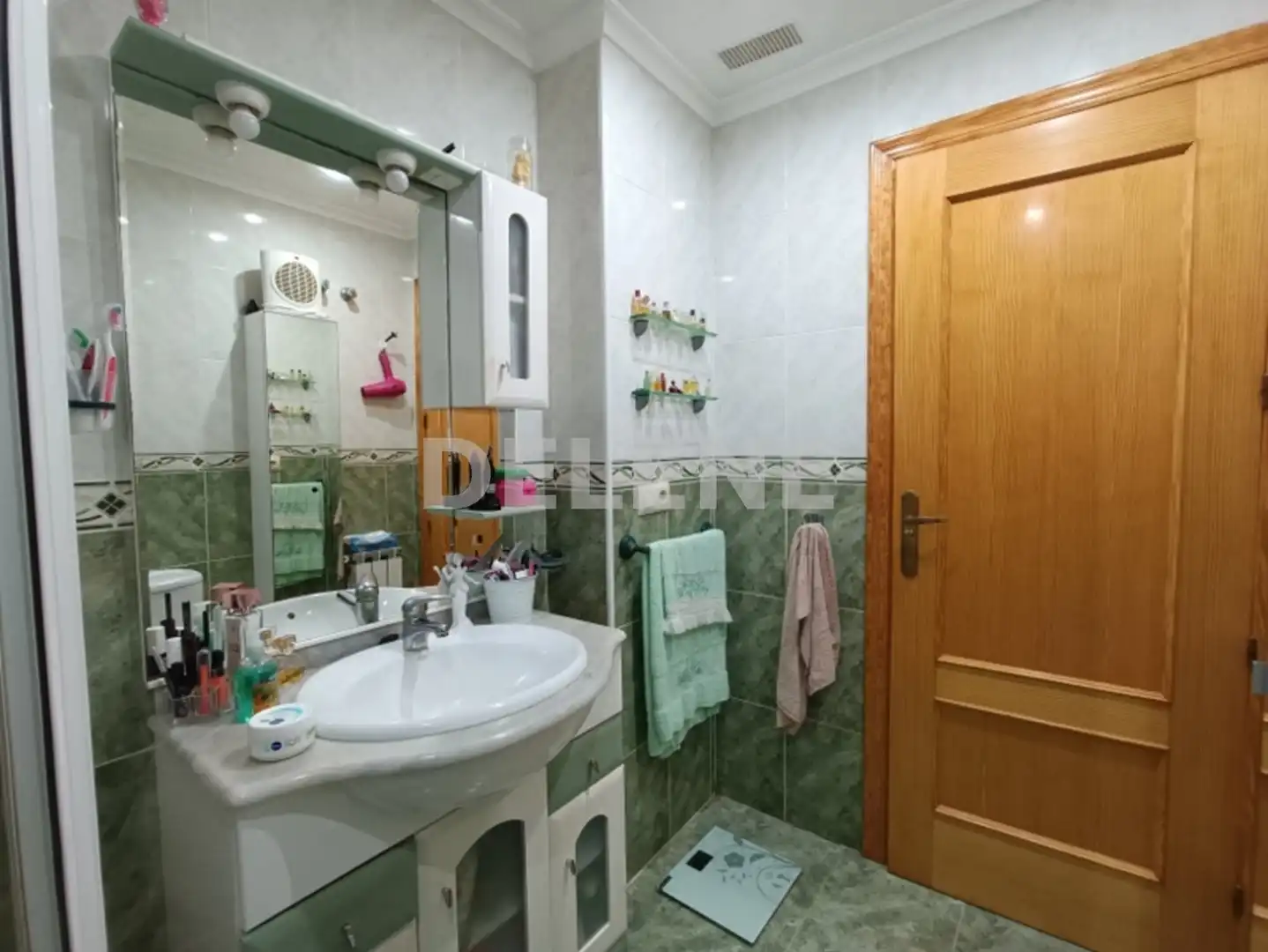 Baño de Piso en venta en Hellín con Aire acondicionado y Balcón