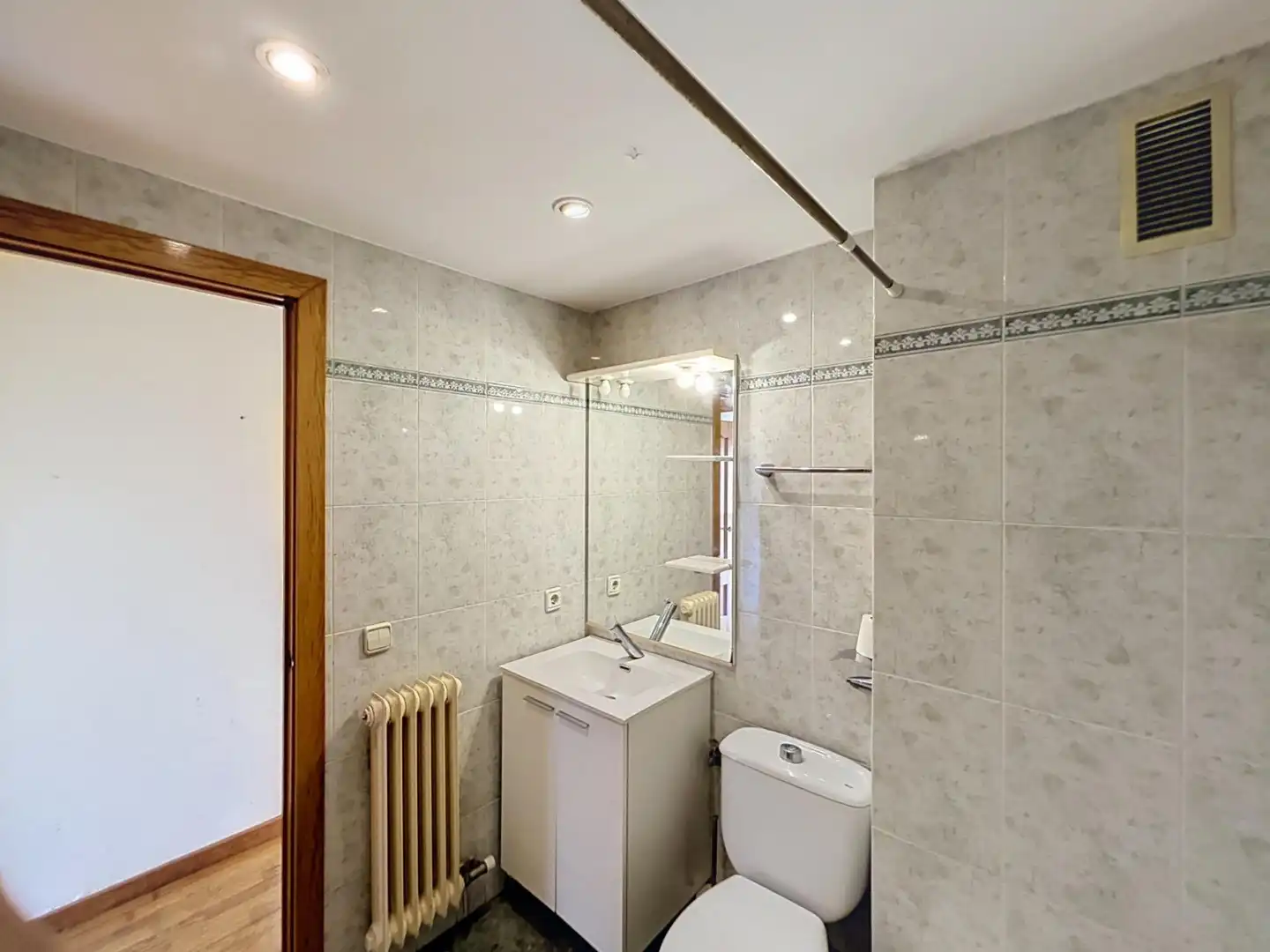 Baño de Apartamento en venta en Centre  