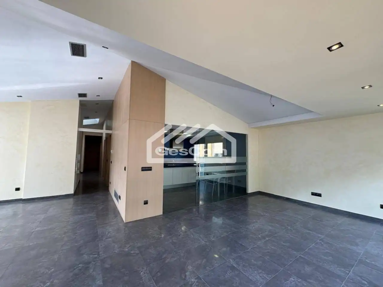 Ático en venta en Escaldes – Engordany con Aire acondicionado, Calefacción y Terraza