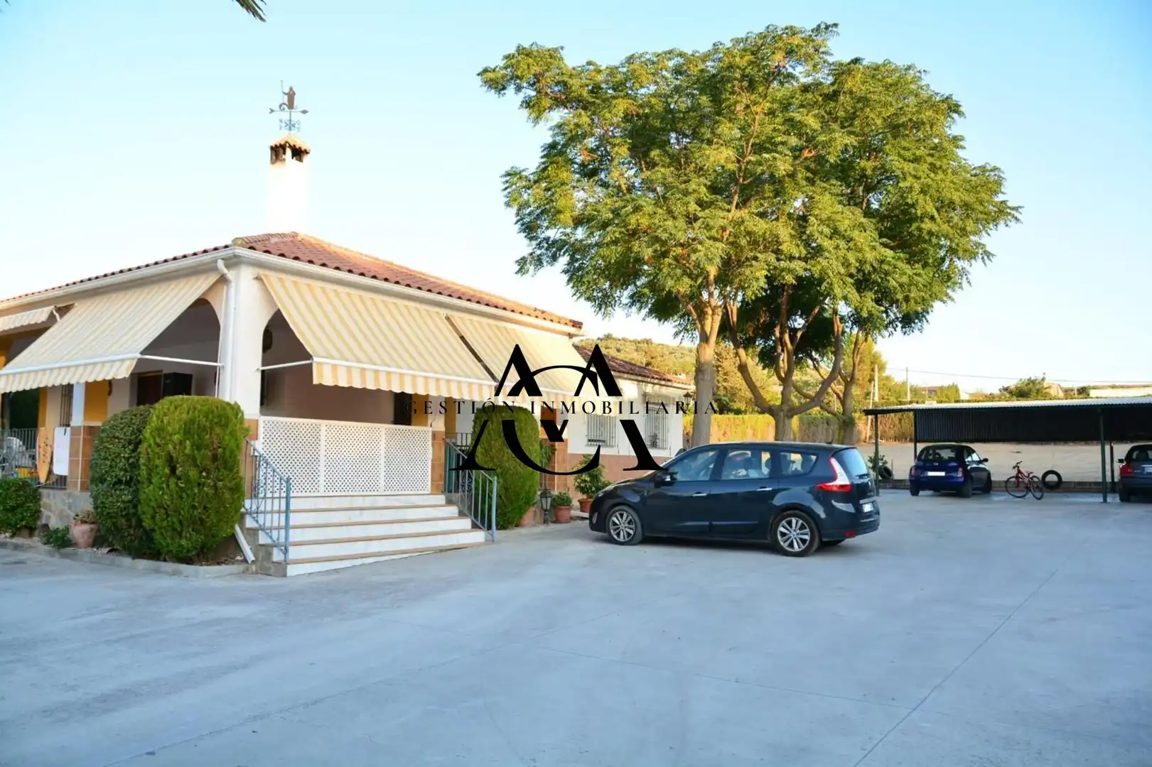Außenansicht von Haus oder Chalet zum Verkauf in Lucena mit Terrasse