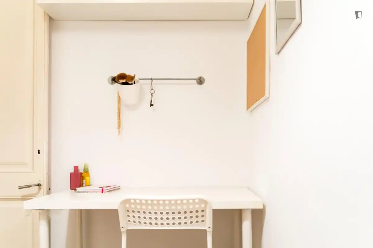 Dormitori de Apartament per a compartir en Barcelona amb Moblat, Forn i Rentadora