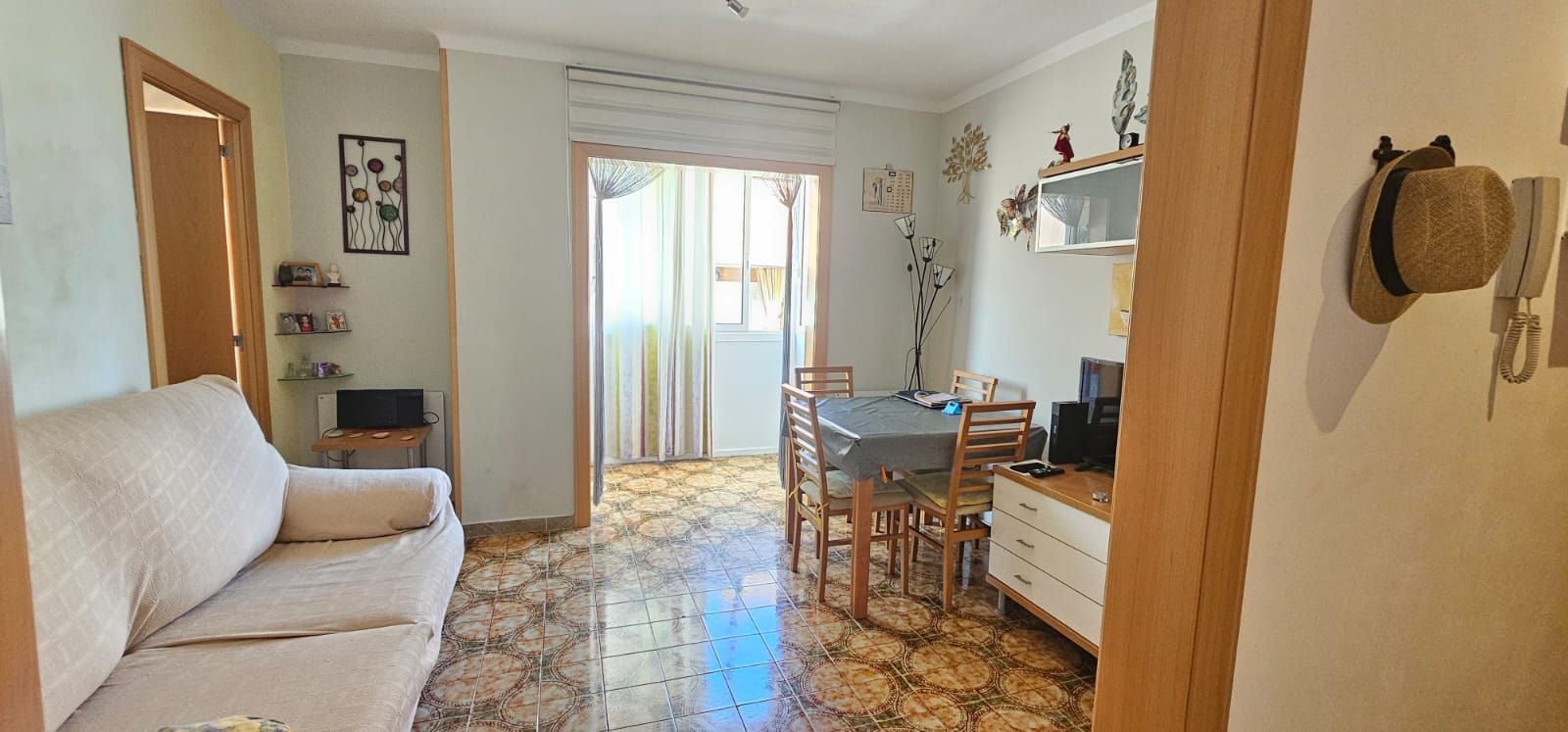 Sala de estar de Piso en venta en L'Hospitalet de Llobregat con Balcón