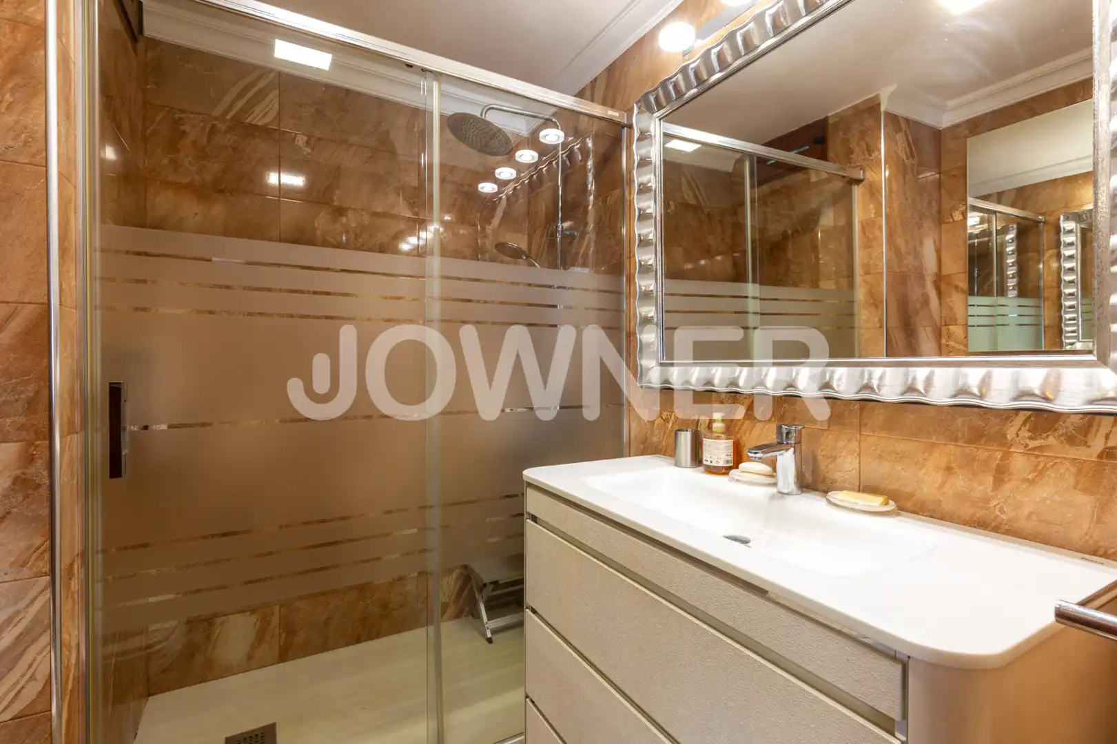 Bathroom of Flat for rent in Madrid  with Air Conditioner, Heating and Furnished