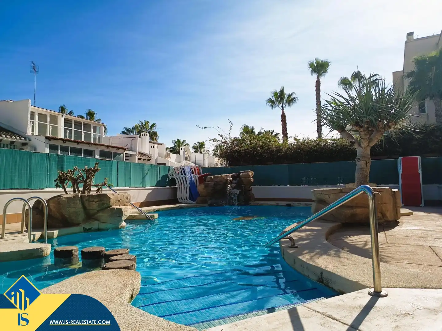 Piscina de Àtic en venda en Orihuela amb Terrassa, Moblat i Piscina comunitària