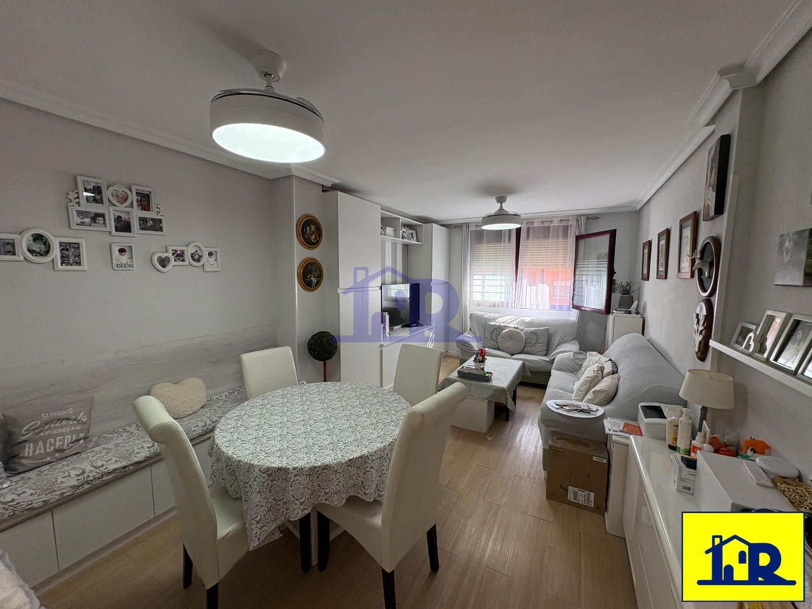 Sala de estar de Piso en venta en Cuenca Capital con Calefacción, Terraza y Trastero