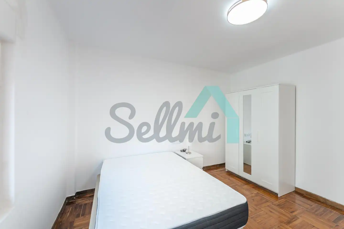 Bedroom of Flat for rent in Oviedo   with Heating, Parquet flooring and Furnished