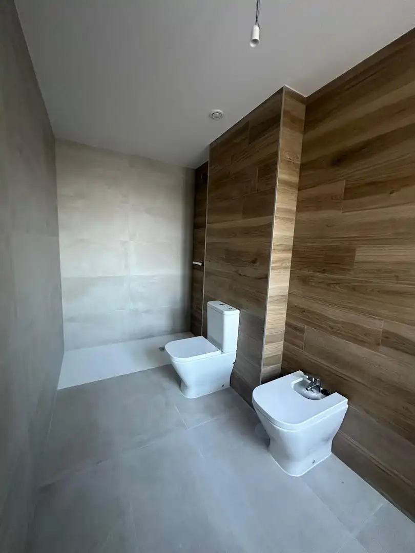 Bathroom of Attic for sale in León Capital   with Storage room