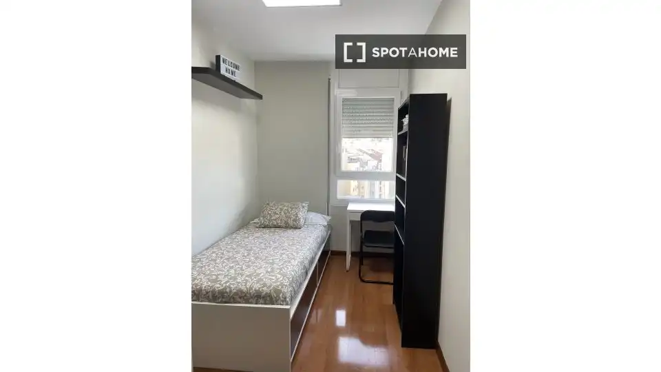Habitación de Piso para compartir en Barcelona con Aire acondicionado, Calefacción y Amueblado