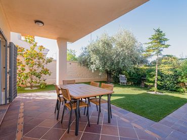 Xalet amb jardí en venda a Avenida Villa de Otura 61