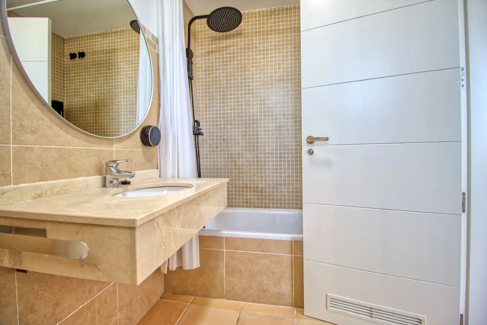 Casa aparellada amb piscina en venda a Torremuelle, imagen 13