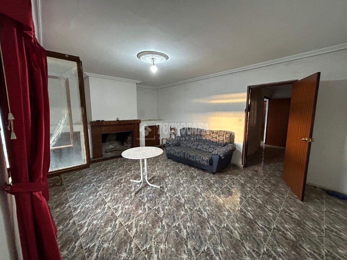 Casa adosada en venta en Begíjar