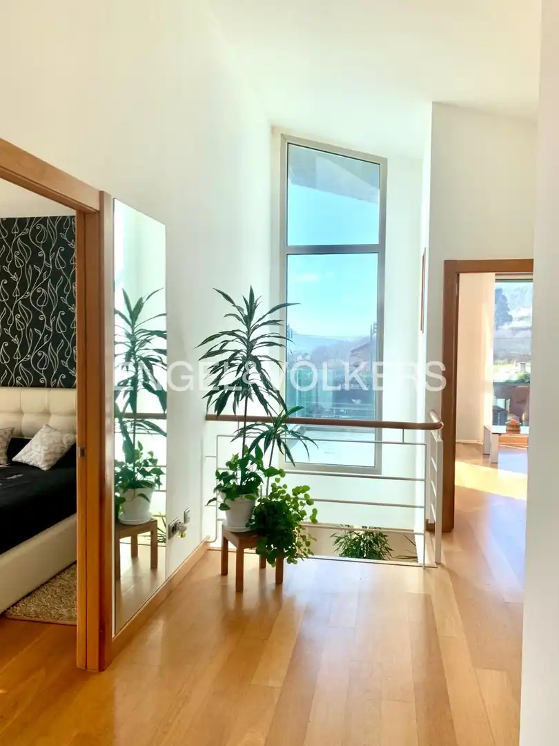 Terrassa de Casa o xalet en venda en Santa Cruz de Bezana amb Calefacció, Jardí privat i Parquet