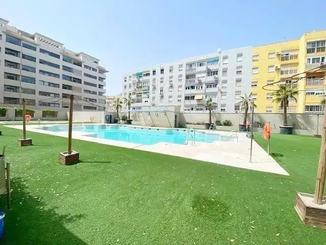 Schwimmbecken von Garage zum Verkauf in Málaga