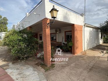 Casa amb piscina en venda a Periurbano Este - Campiña