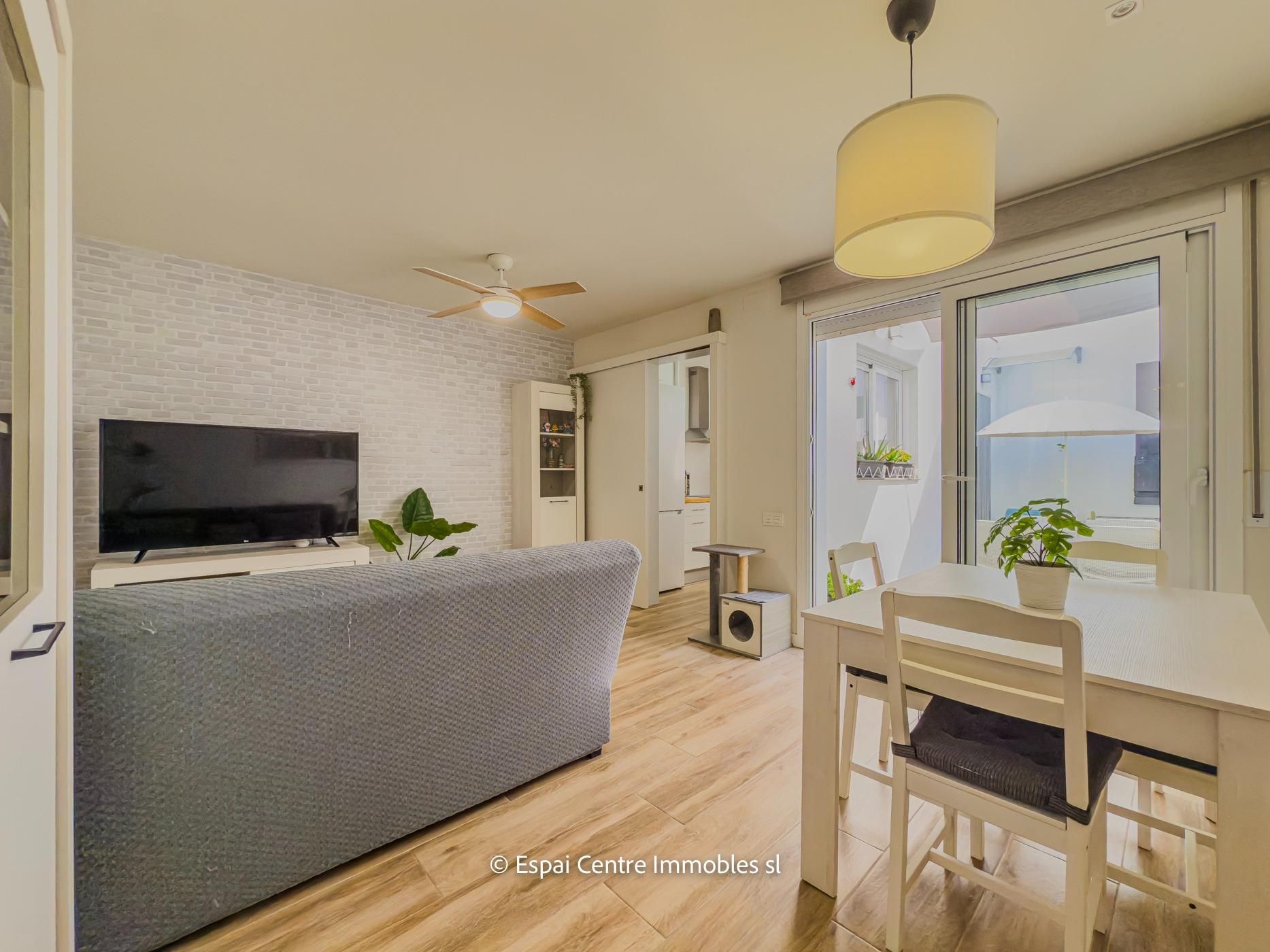 Living room of Single-family semi-detached for sale in Terrassa  with Air Conditioner, Heating and Terrace