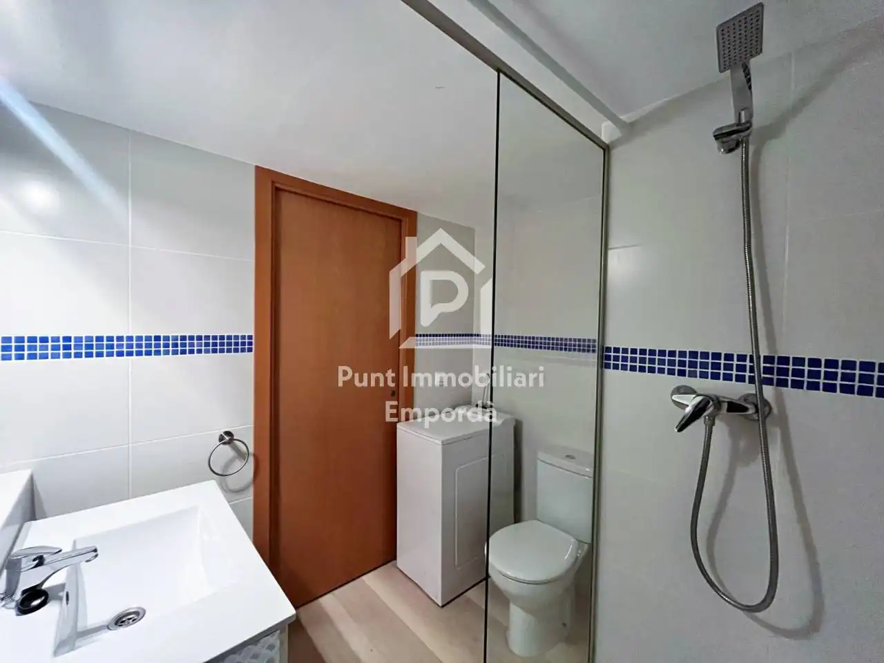 Bathroom of Study for sale in Roses  with Air Conditioner, Parquet flooring and Terrace