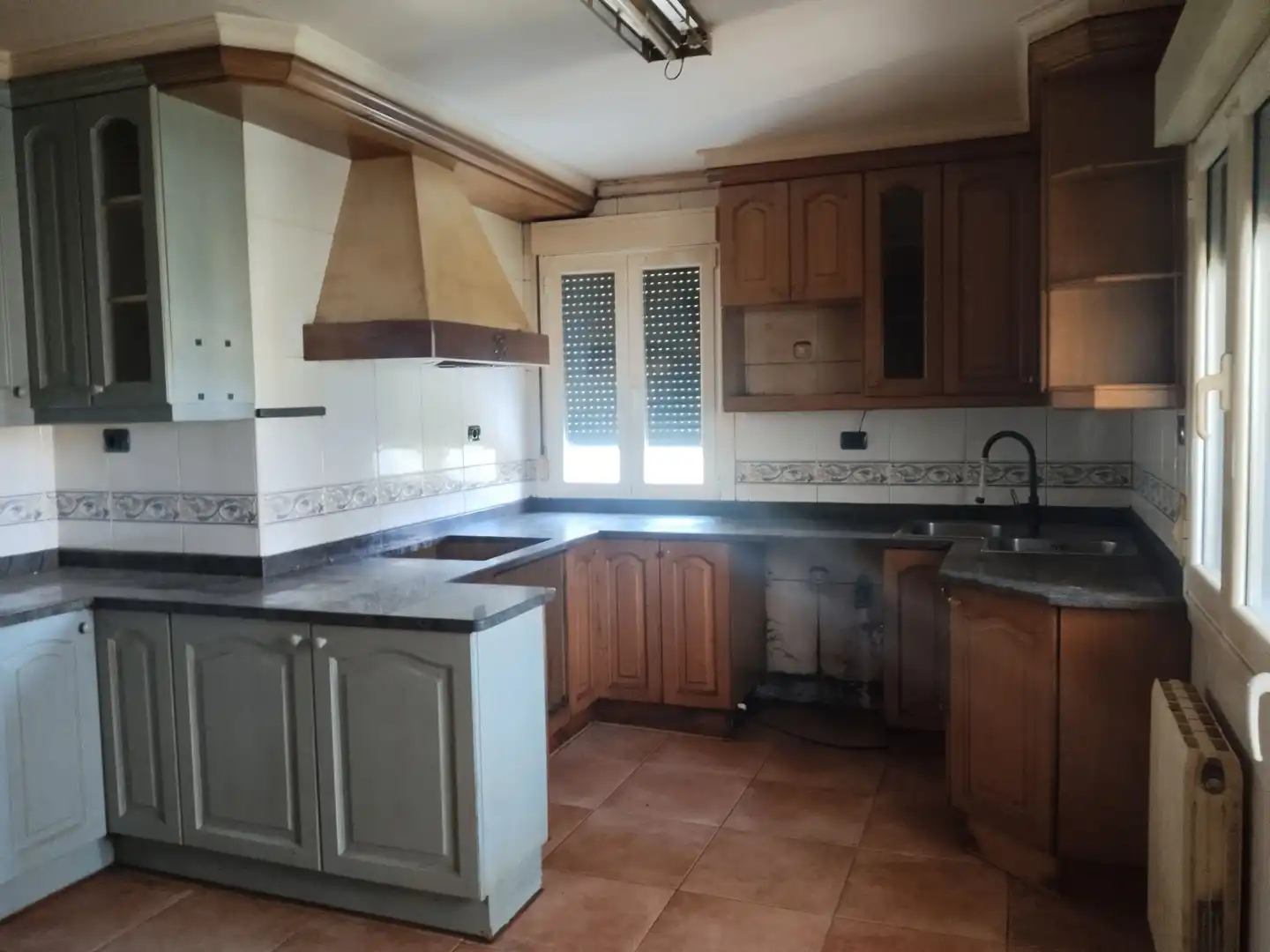 Cocina de Piso en venta en Legazpi con Calefacción, Trastero y Balcón